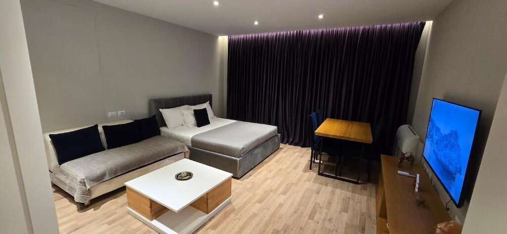 Deluxe Studio