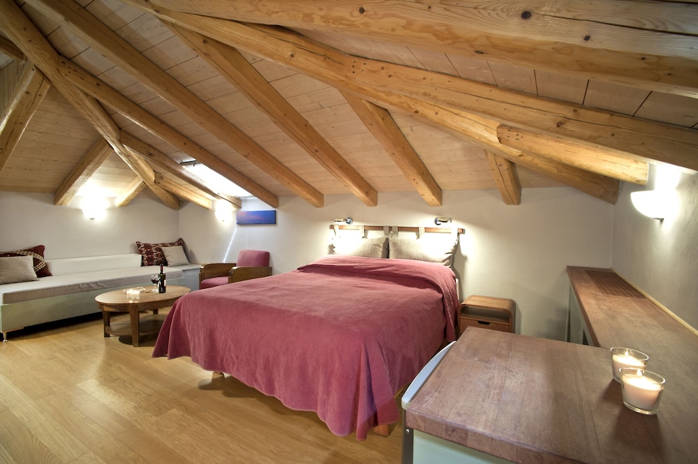 Junior Suite, 1 Queen Bed photo 3