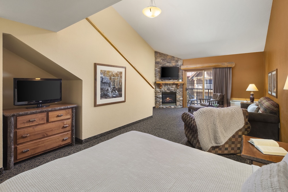 2 Queen Loft Suite with Kitchen photo 2