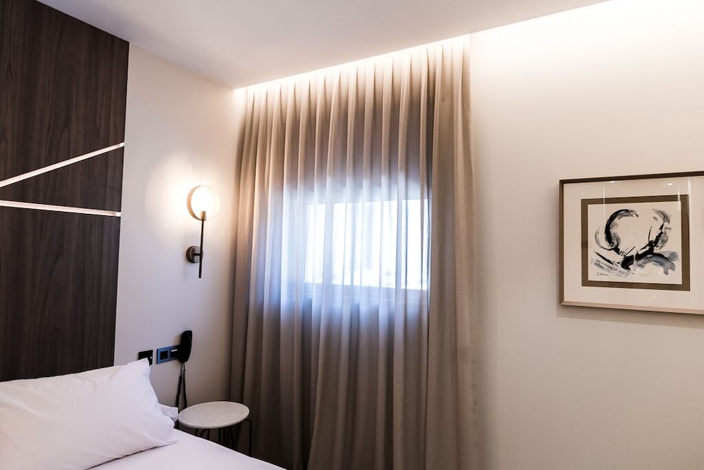 Classic Twin Room (Ansares) - Photo 3