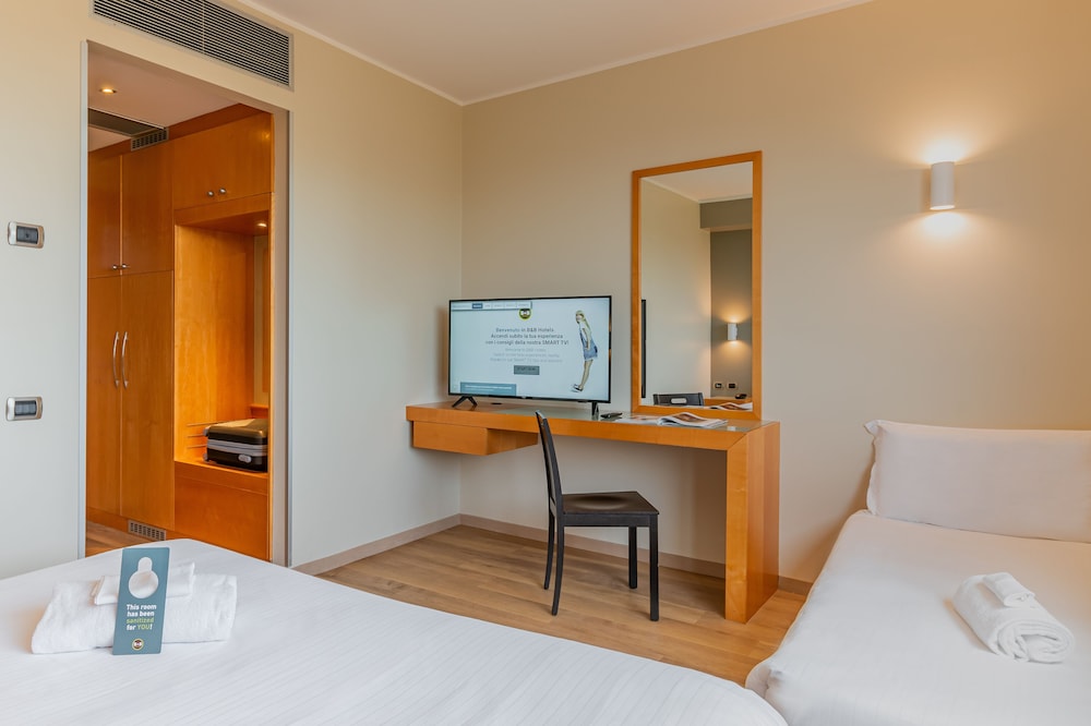 Triple Non-Smoking Room - Photo 1