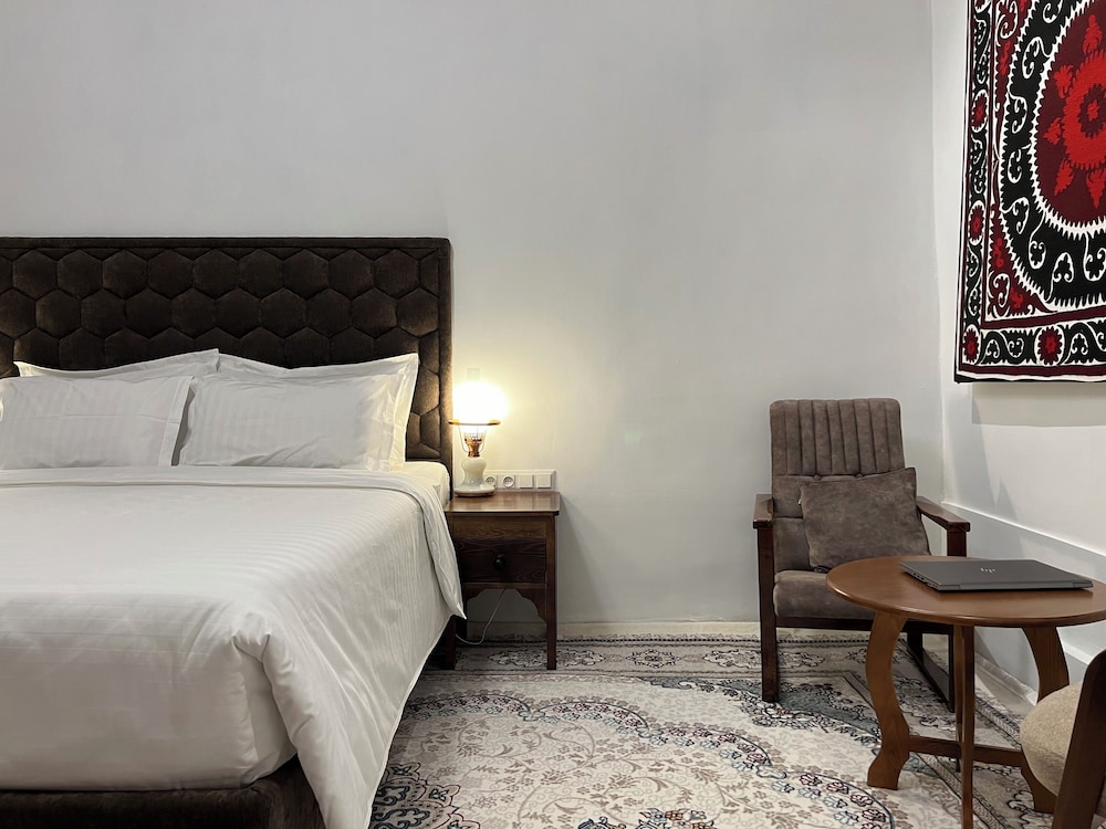 Luxury Room, Non Smoking, Courtyard View photo 3