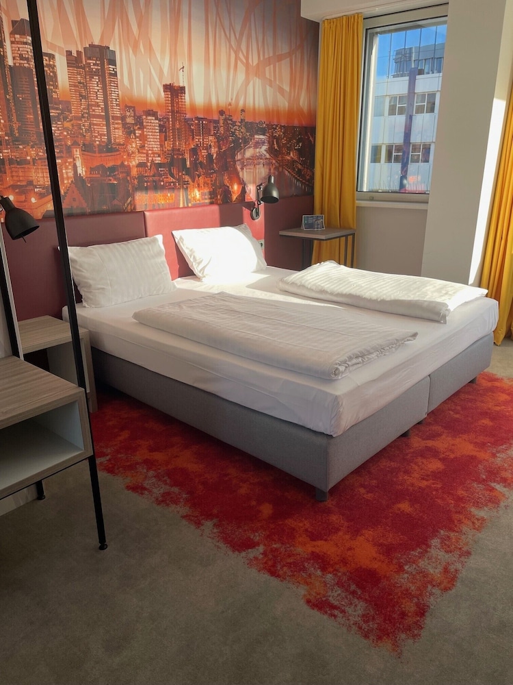 Standard Room, 1 King Bed - Photo 7