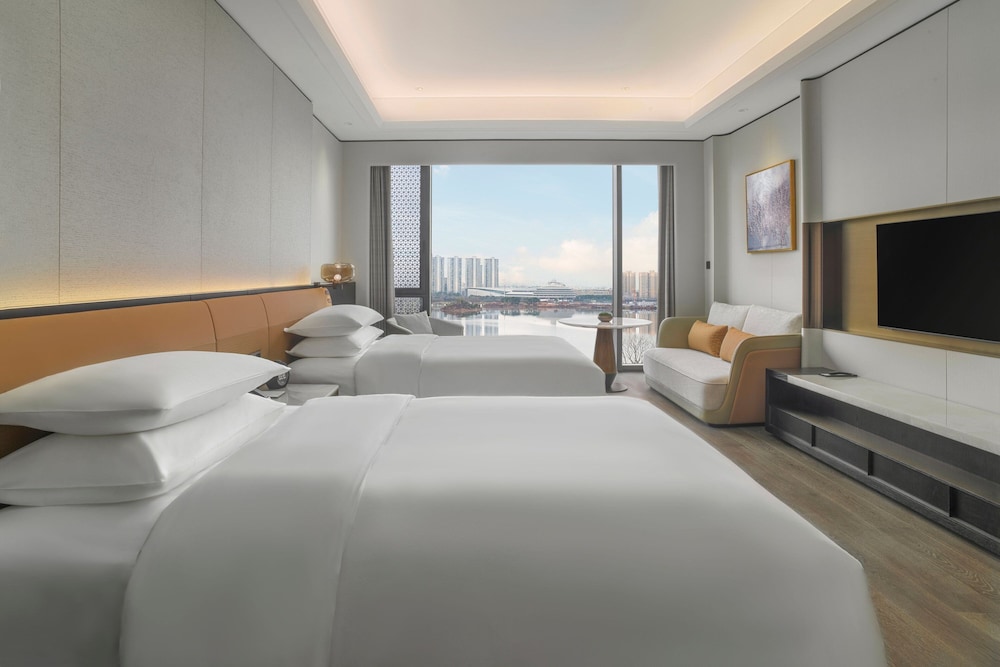 Club Room, 1 Double Bed, Lake View photo 3