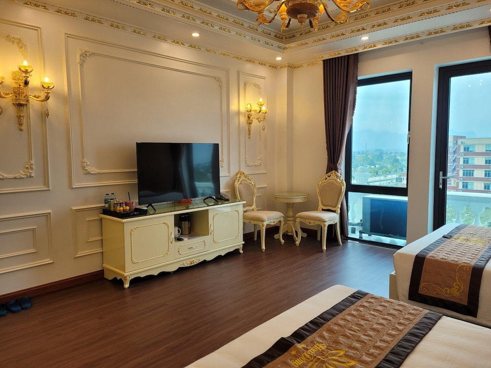 Family Room with Balcony - Photo 3