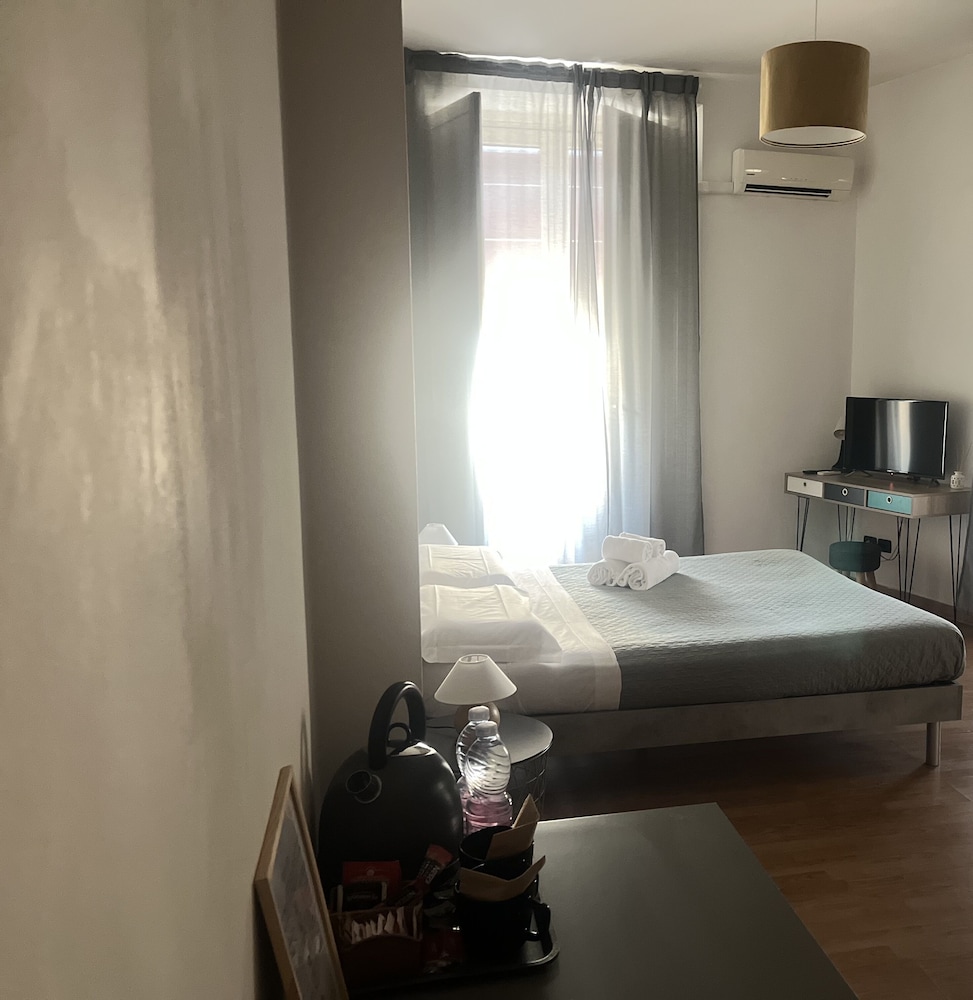 Deluxe Room, 1 Bedroom, Balcony, City View - Photo 5