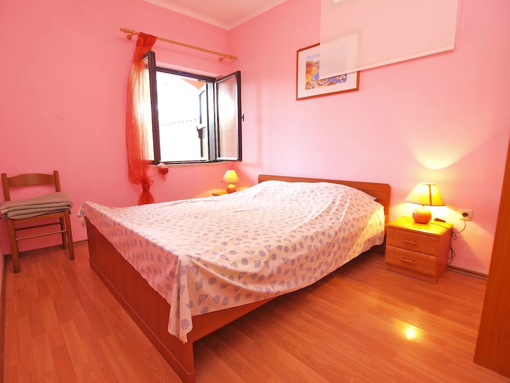 Apartment, 1 Bedroom (749/1751)