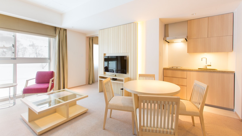 Deluxe Suite - Courtyard