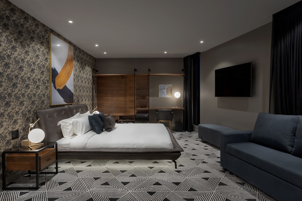 Deluxe Suite, 1 King Bed with Sofa bed, Non Smoking photo 2