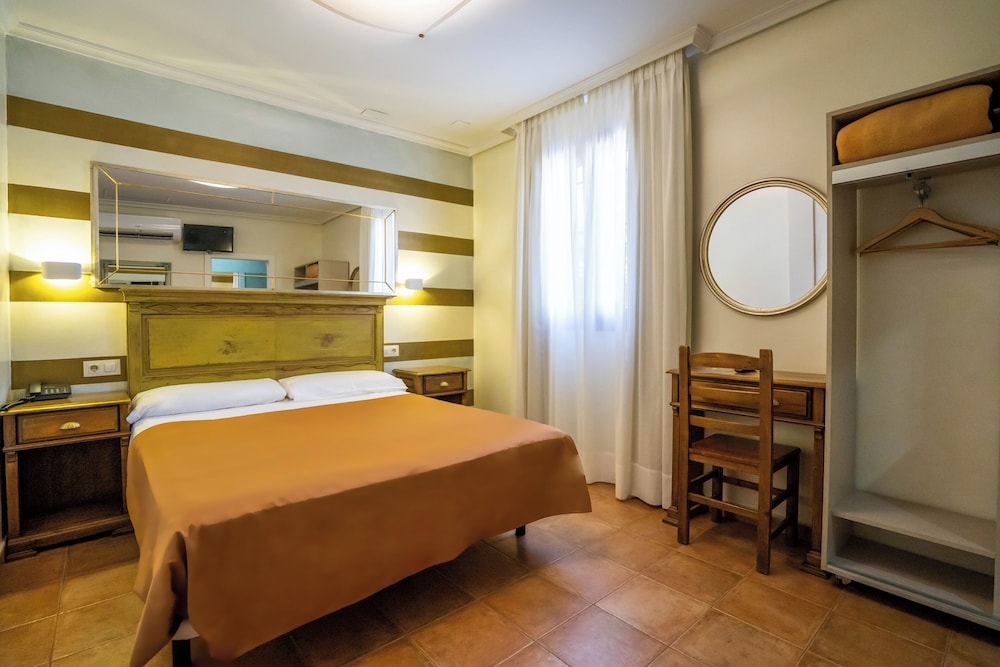 Double Room - Photo 18