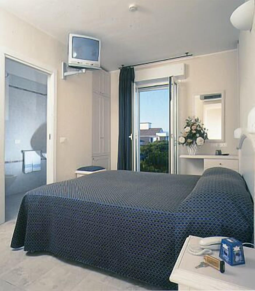 Standard Double or Twin Room - Photo 3