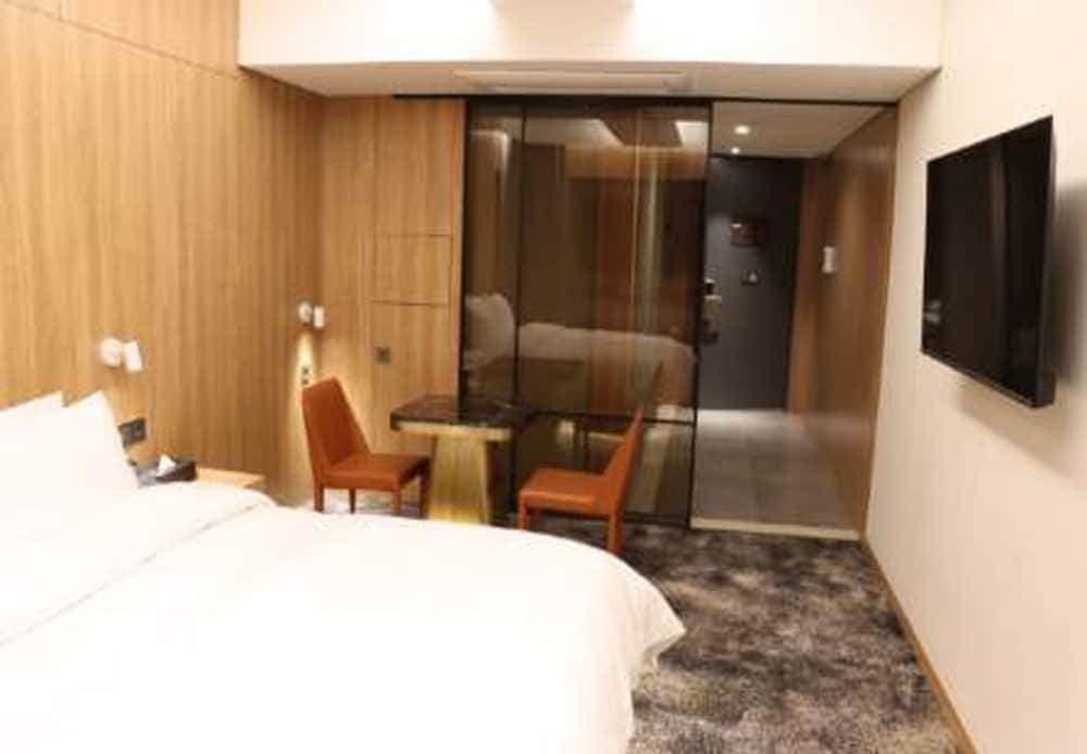 Standard Double Room, City View - Photo 3