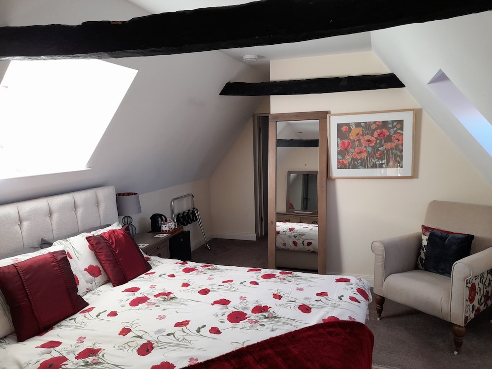 Maple - Deluxe Queen Room photo 3