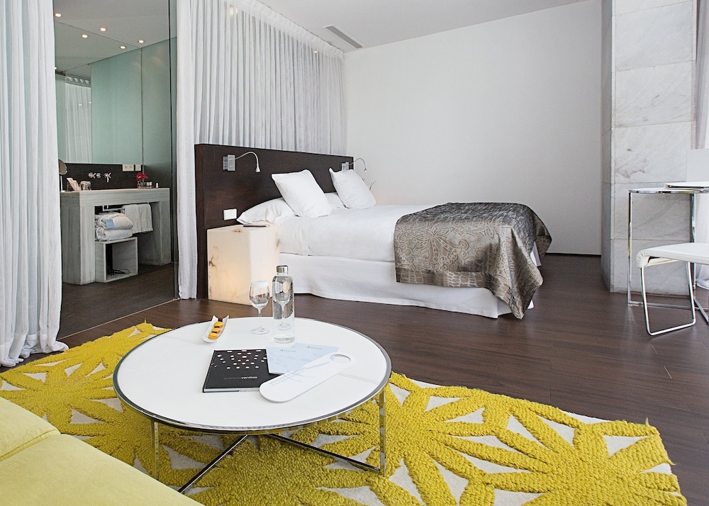 Double Room, 1 King Bed (Dreamer) - Photo 1
