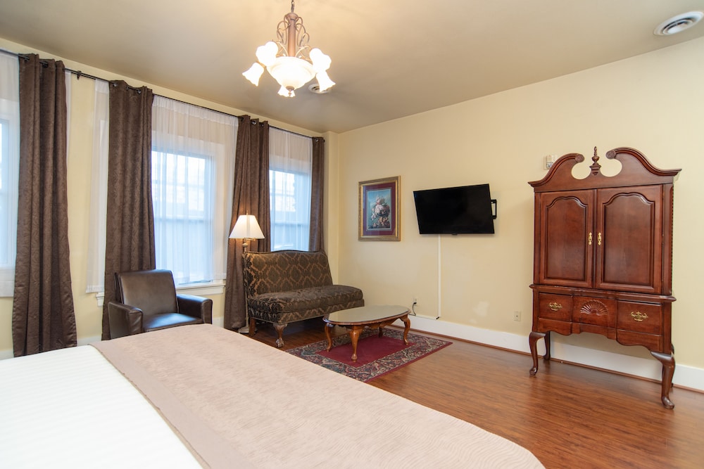 Deluxe Room, 1 King Bed - Photo 4