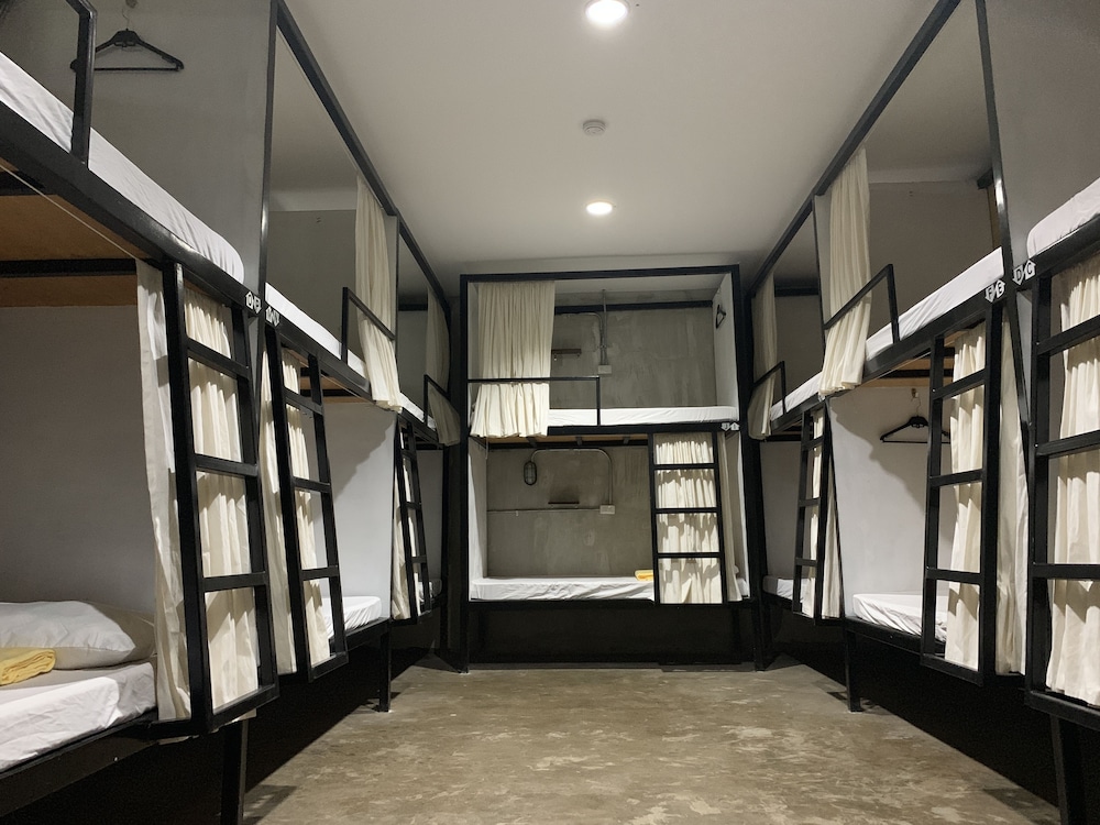 A Bed in a 16-Bed Mixed Dormitory Room photo 1