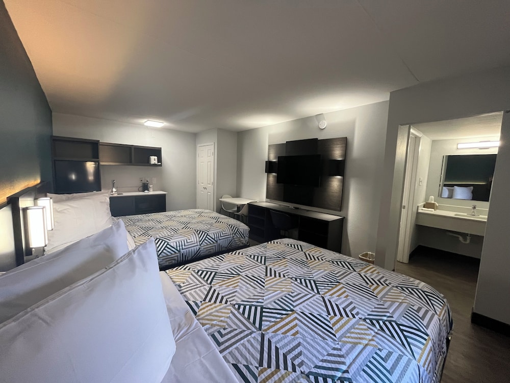 Standard Room, 2 Double Beds, Smoking, Kitchenette - Photo 3