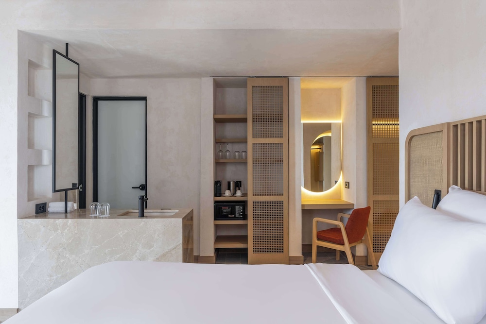 Premium Room, Non Smoking, Sea View (Corner) - Photo 1