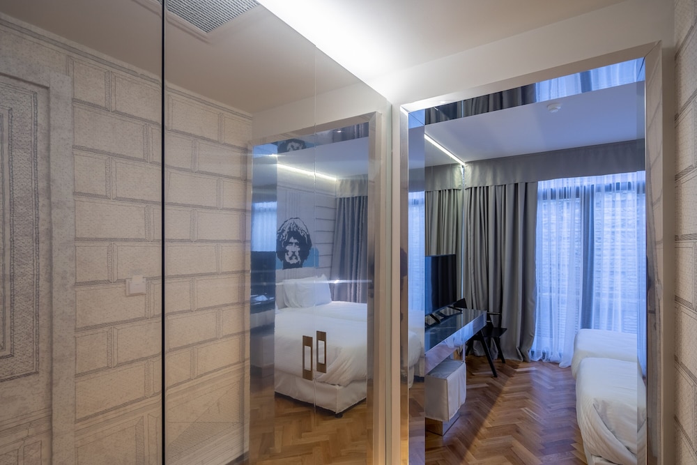 Standard Twin Room - Photo 11
