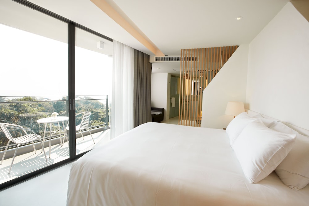 Superior Room, 1 King Bed, Ocean View - Photo 5