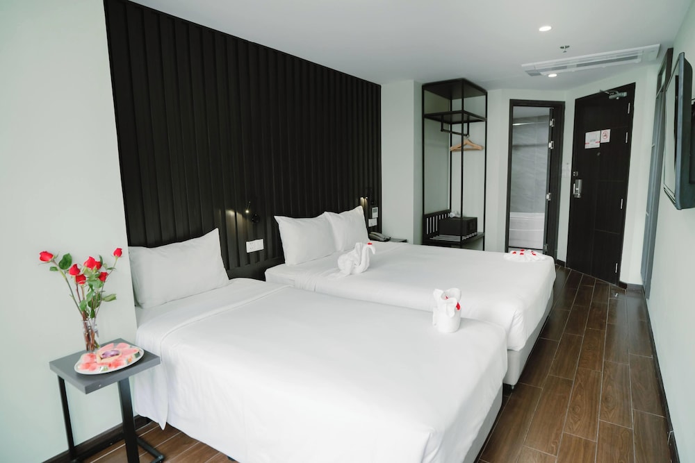 Deluxe Triple Room, Balcony, City View