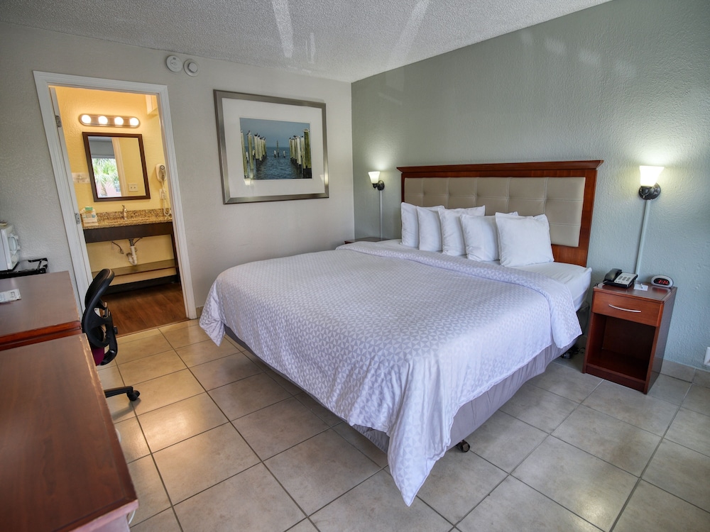 Standard Single Room, 1 King Bed, Harbor View photo 1