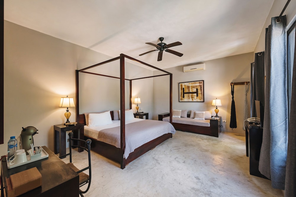 Deluxe Room, 1 King Bed - Photo 1