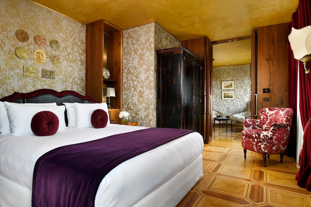 Suite, Canal View