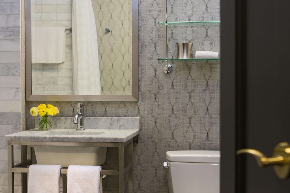 Suite, 1 King Bed, Accessible (Mobility Tub One Bedroom) - Photo 6