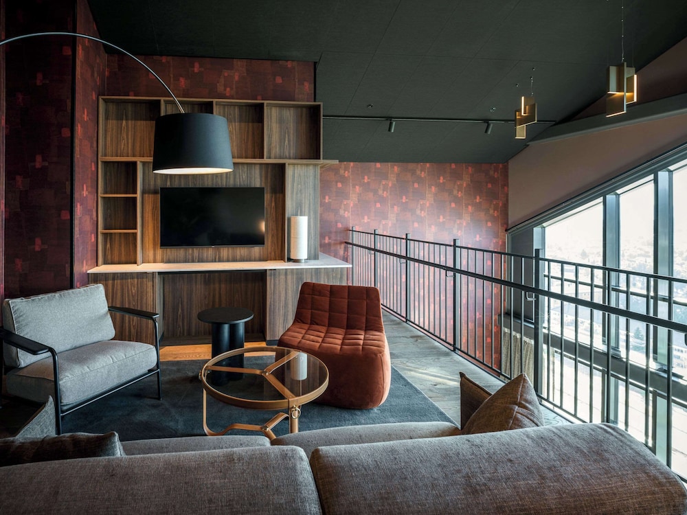 Suite, 1 King Bed, Non Smoking - Photo 3