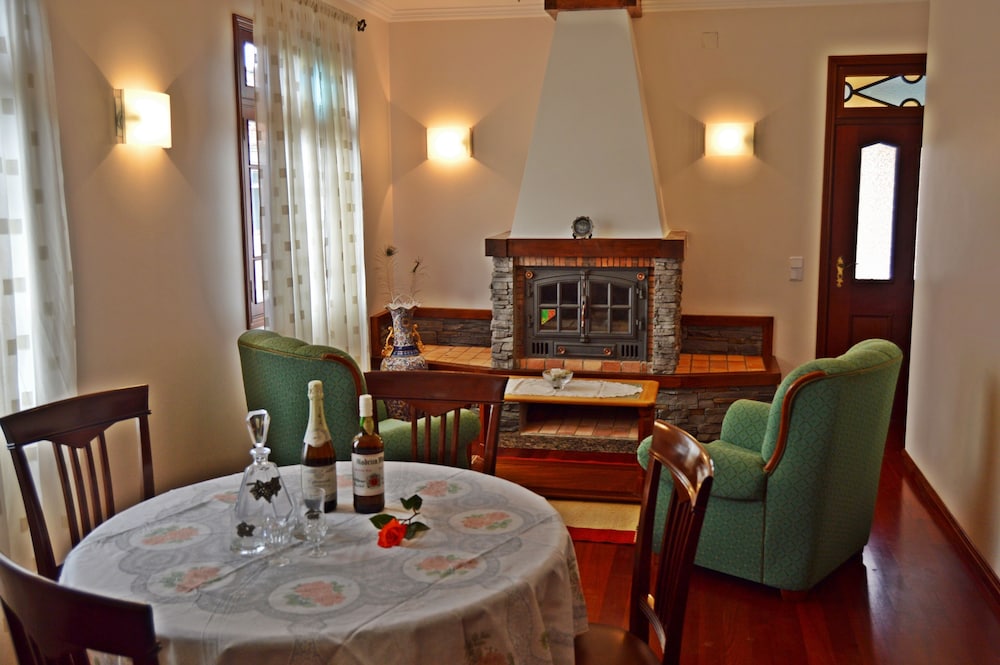 House, 3 Bedrooms photo 2
