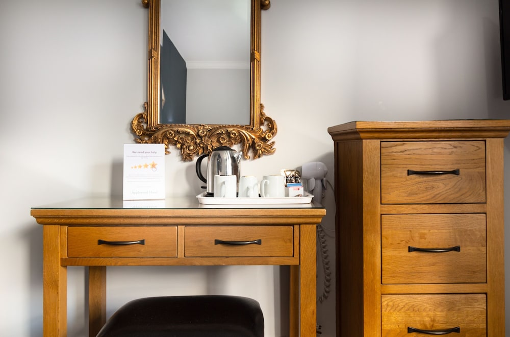 Classic Double Room, Ensuite - Photo 10