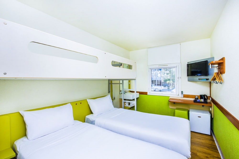 Standard Room, Multiple Beds photo 3