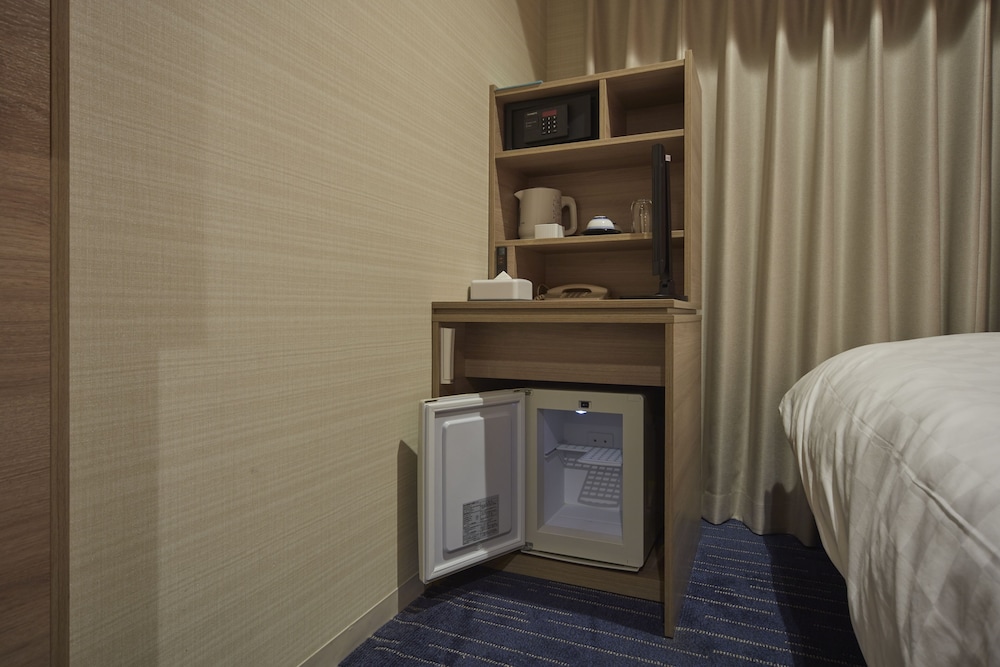 10th-16th Economy Twin Room, Non Smoking - Photo 6