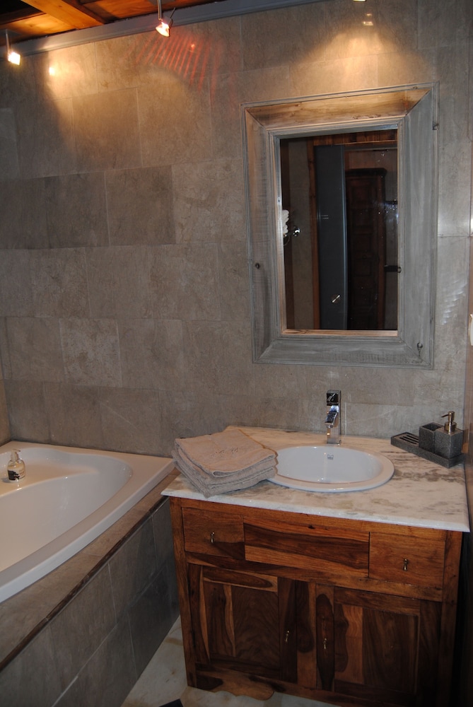 Comfort Double Room, 1 Bedroom, Bathtub, Garden Area photo 3