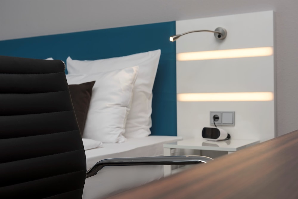 Standard Room, 1 Queen Bed - Photo 4