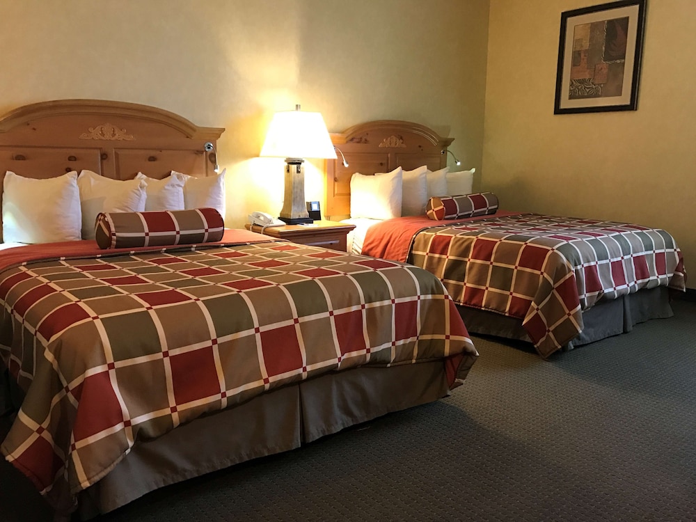 Family Suite, 2 Queen Beds, Non Smoking (with Sofabed) photo 1