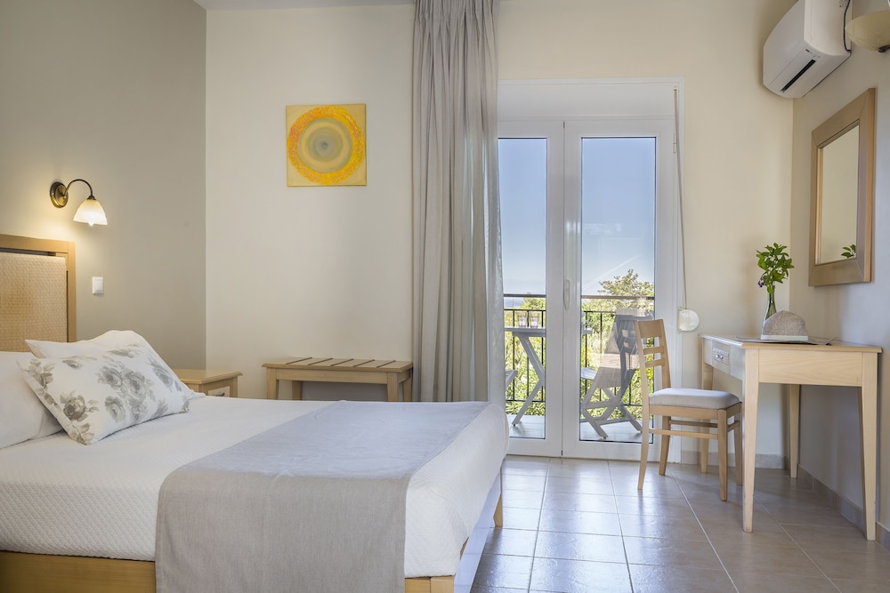 Exclusive Double or Twin Room, 1 Double or 2 Twin Beds, Partial Sea View photo 1