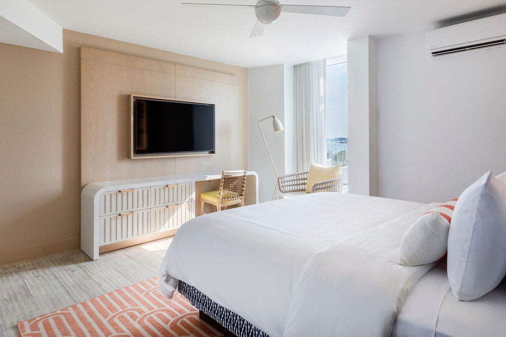 Suite, 1 King Bed With Sofa Bed, Oceanfront