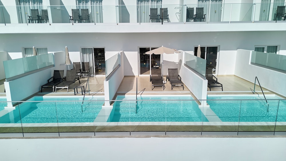 Junior Suite (Swim-Up | 18+ | B2C-US)