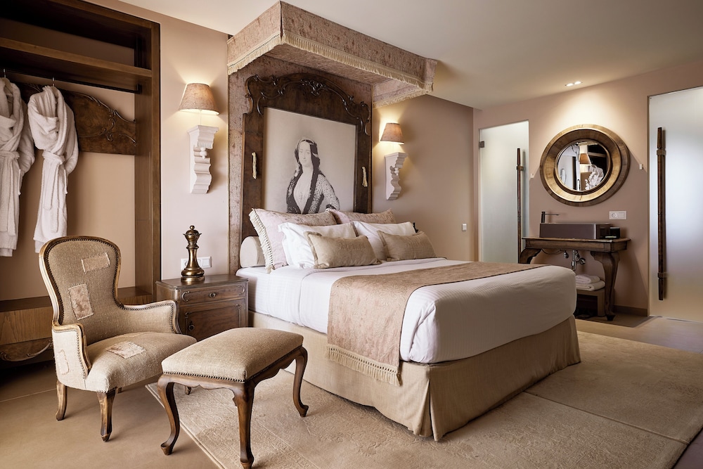 Signature Suite with Sea View & Hot Tub photo 2
