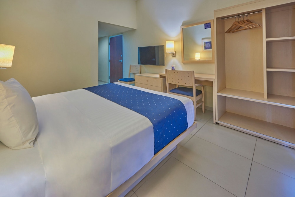 Room, 1 Queen Bed - Photo 10