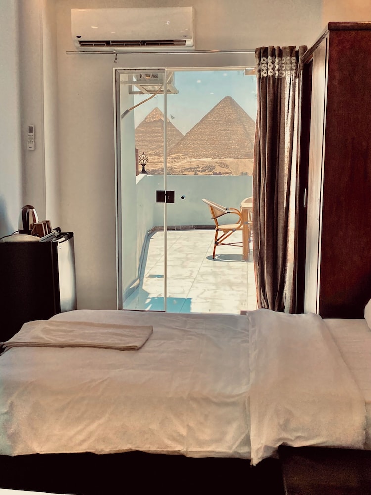 Junior Triple Room, City View