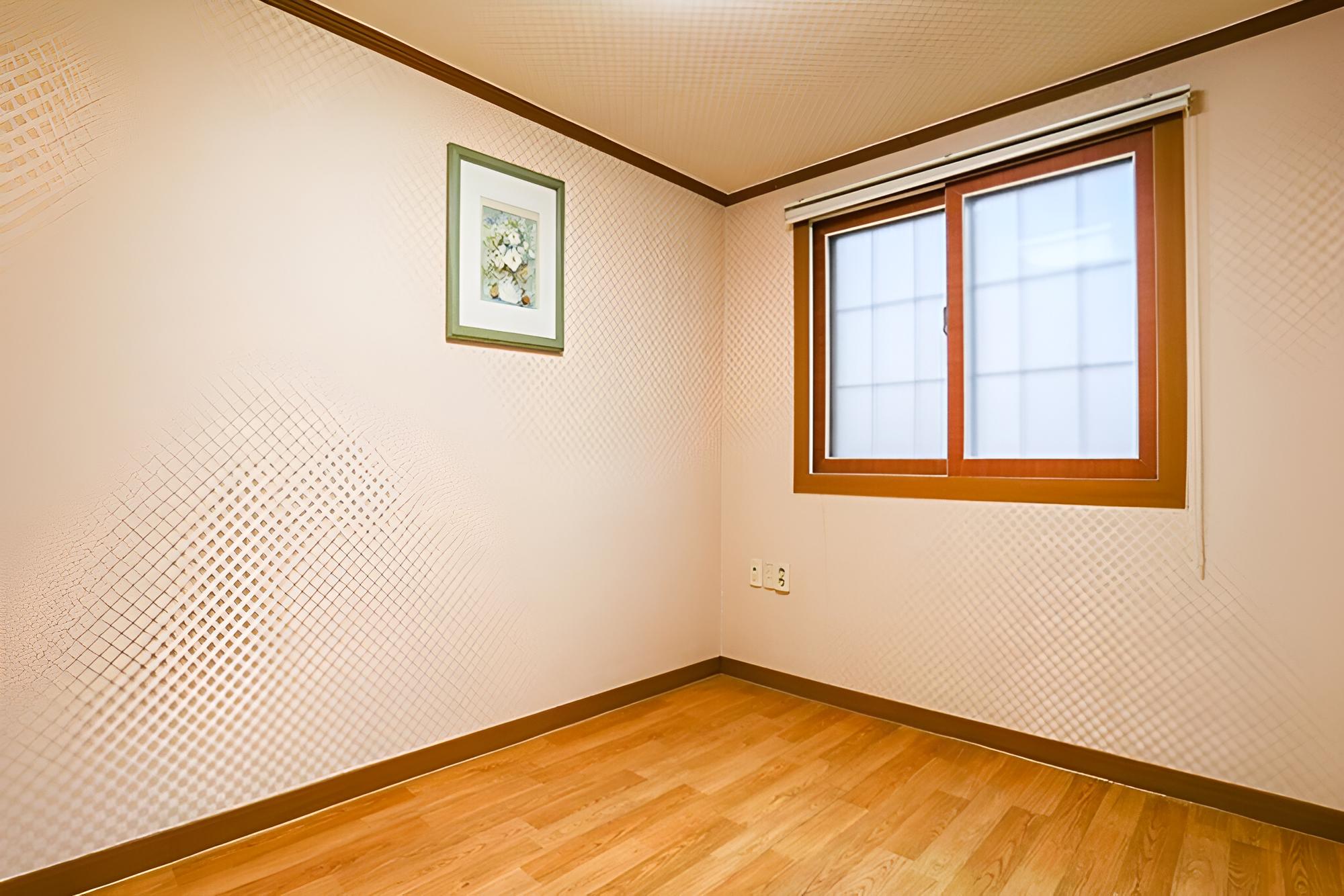 Room (Some Rest (Dokchae)) photo 2