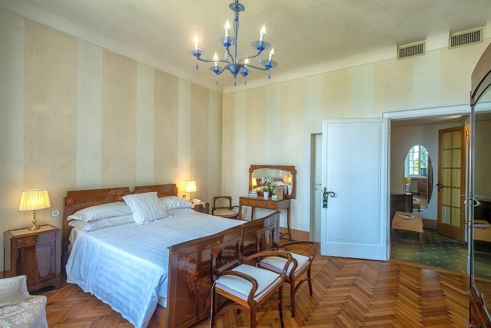 Standard Double Room, Lagoon View - Photo 2