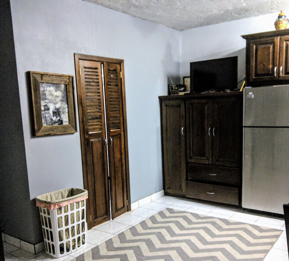 Traditional Studio, 1 King Bed with Sofa bed, Non Smoking, Kitchen photo 2