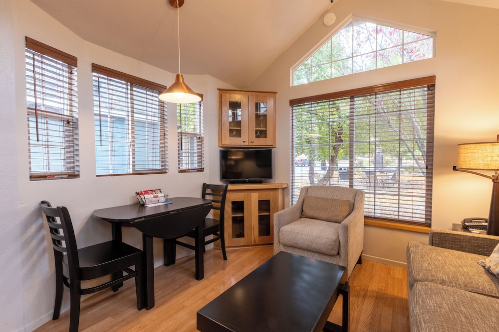 Suite, 1 Bedroom, Non Smoking - Photo 11