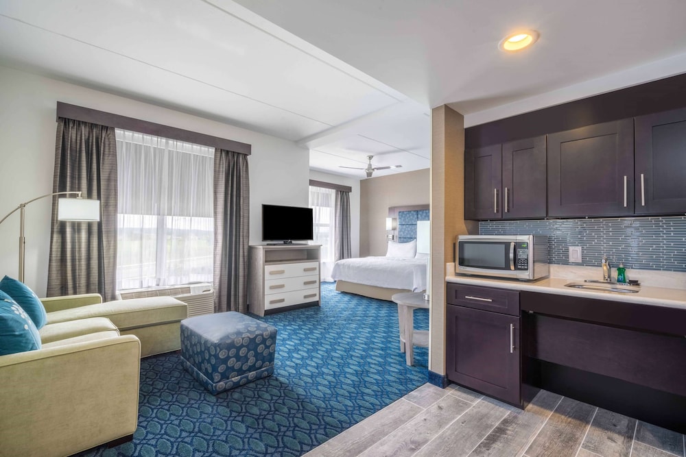 Suite, 1 King Bed, Accessible, Bathtub photo 3