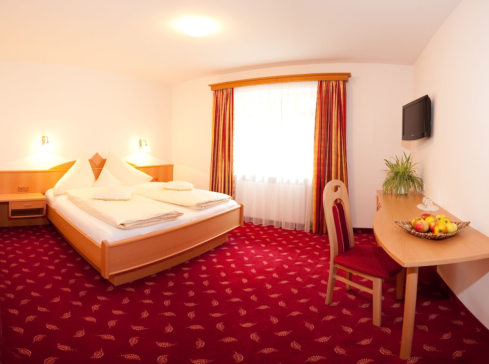 Classic Double Room, 1 King Bed (Birke)