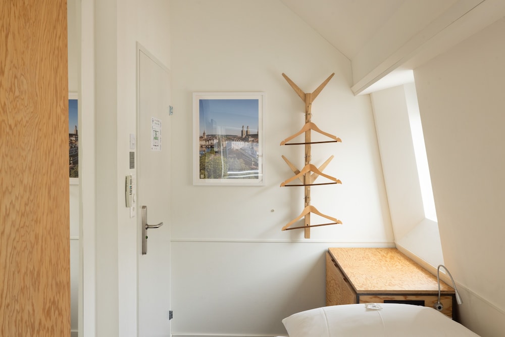 Twin Room - Photo 3